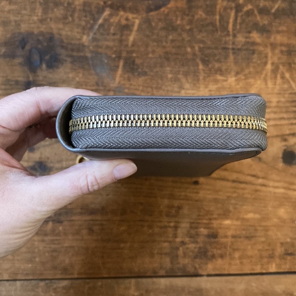 Zac Zac Posen Eartha Checkbook Zip Around Wallet - Taupe with Flowers Zippy - Picture 6 of 12